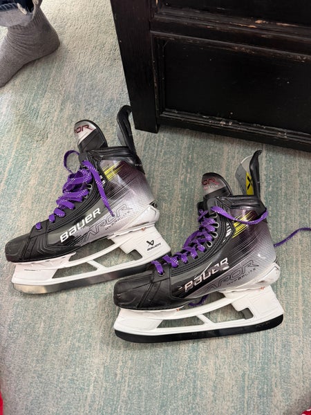 Black/Gray 2023 Bauer Vapor Hyperlite 2 Hockey Skates Regular Width 11 (Used)