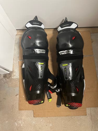 Senior Bauer Vapor Hyperlite 15" Shin Pads (Used)