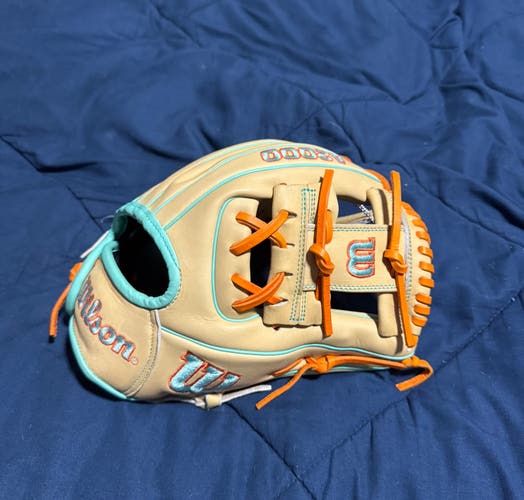 2025 Wilson A2000 DP15 RH Infield Baseball Glove 11.5" (New)