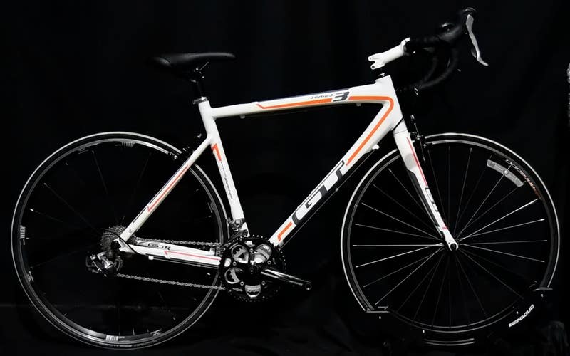 GT GTR SERIES 3 ROAD BIKE SIZE MEDIUM 54 CM, 18 SPEED, ALUMINUM
