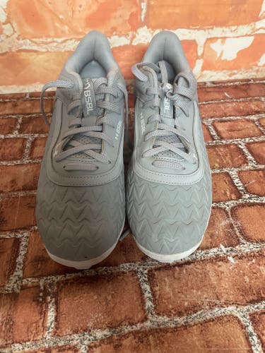 Gray Men's Size M 7.0 (W 8.0) Under Armour Leadoff low rm Low Top Molded Cleats (Used)