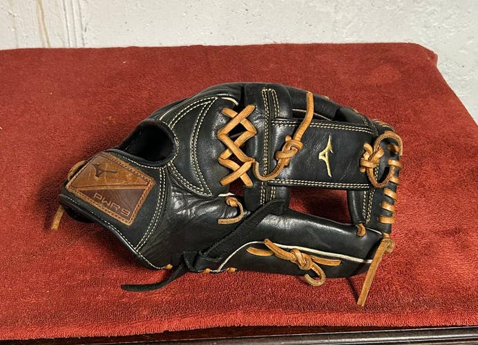 Mizuno GPN 1150 Glove. RHT 11.5”