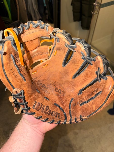 2000 Wilson A2000 1788 RH Infield Baseball Glove 10.75" (Used)