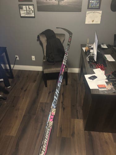 Senior Bauer Pulse Right Handed Hockey Stick P28 70 Flex (New)