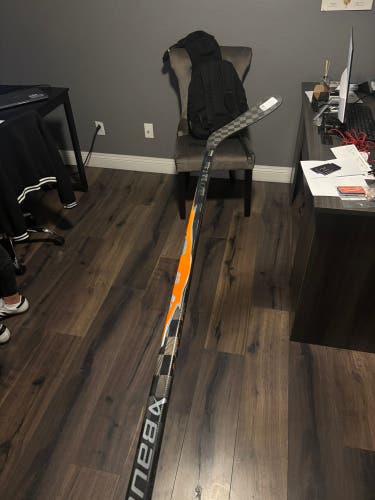 Senior Bauer Vapor Flylite Right Handed Hockey Stick P92 77 Flex Pro Stock (New)