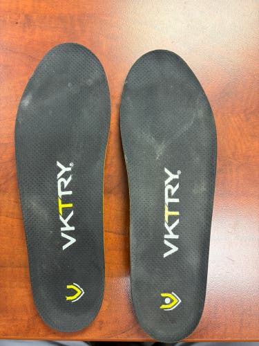 Black Unisex Adult Size M 10.0 (W 11.0) (Used)