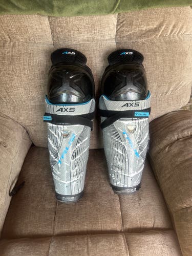 Senior True ASX 14" Shin Pads (Used)