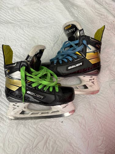 2020 Bauer Supreme 3S Hockey Skates Extra Wide Width Size 2.5 (Used)