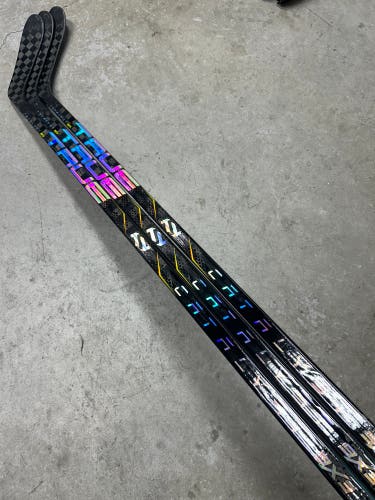 3 PACK 70 Flex P28 Senior True Catalyst 9x3 Right Hand Hockey Stick Pro Stock (New)