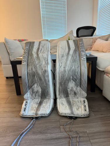 33” 2022 Vaughn SLR3 Pro Carbon Goalie Leg Pads Pro Stock (Used)