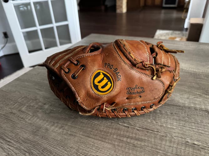 Wilson A2403 RH Catcher's Baseball Glove 32" (Used)