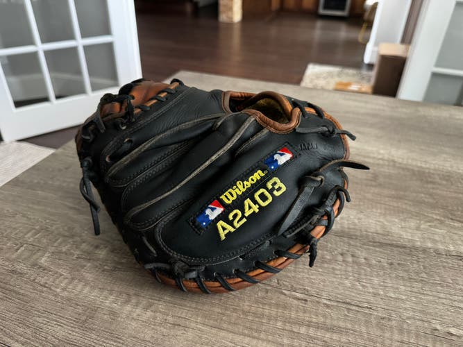 Wilson A2403 RH Catcher's Baseball Glove 32.5" (Used)