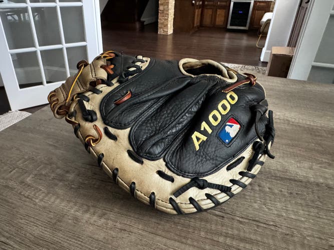 Wilson A1000 RH Catcher's Baseball Glove 32.5" (Used)