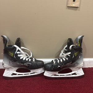 Bauer Vapor Hyperlite 2 Hockey Skates Regular Width Item #ST34