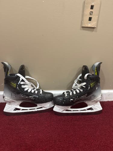Bauer Vapor Hyperlite 2 Hockey Skates Regular Width Item #ST34