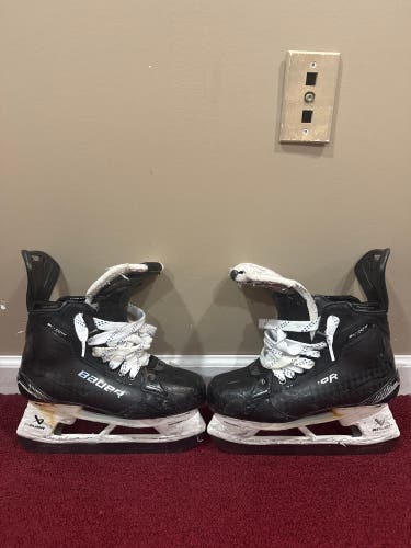 Bauer Supreme Shadow Hockey Skates Regular Width 7 Item #TH28