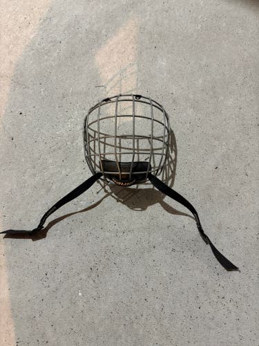 Small Bauer True Vision Full Cage (Used)