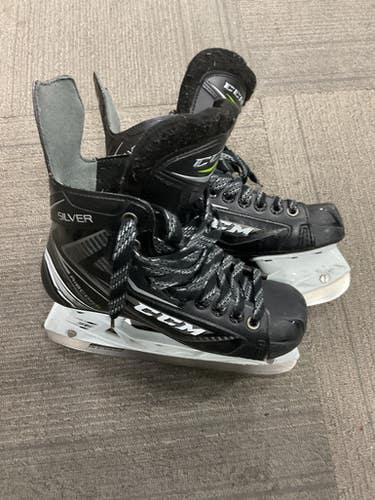 Used Ccm Ribcor Silver Intermediate Hockey Skate Black Intermediate 4.0 11614-s000231277