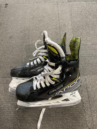 Used Bauer Vapor 3x Junior Hockey Skate Junior 02.5 11614-s000237019