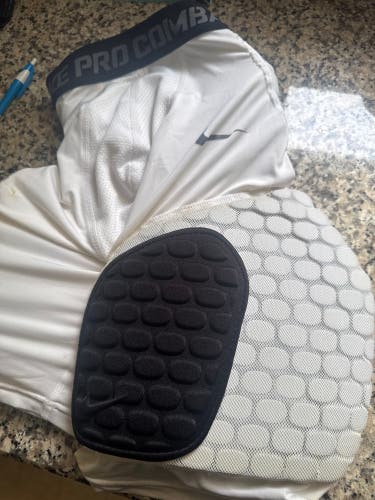 XL Adult Nike nike pro combat (Used)