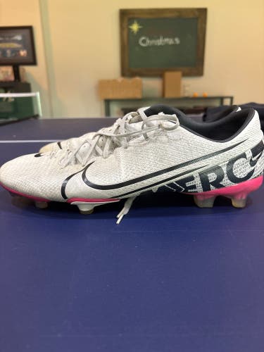 White Men's Size M 12.0 (W 13.0) Nike Mercurial Vapor Molded Cleats Cleats (Used)