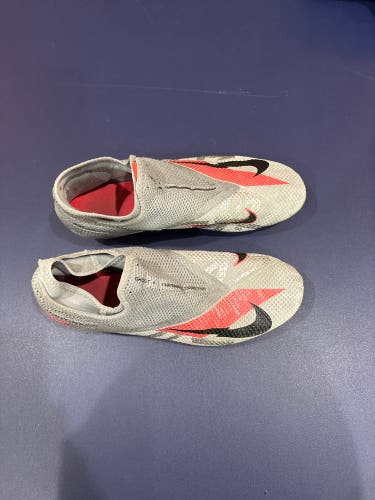 Silver Men's Size M 12.0 (W 13.0) Nike Phantom VSN Molded Cleats Cleats (Used)