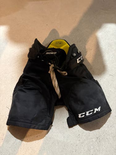 Junior Small CCM Tacks 9080 Hockey Pants (Used)