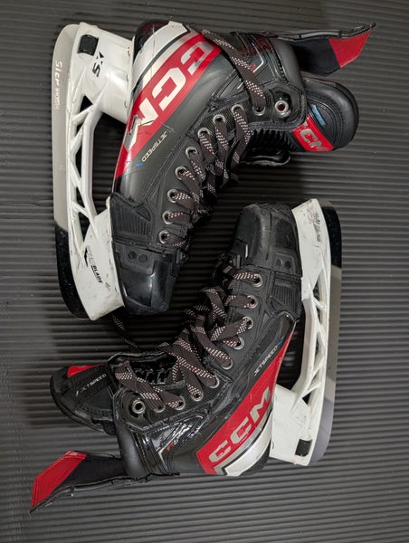 2023 CCM JetSpeed FT6 Pro Hockey Skates Regular Width 8 (Used) comes with two (2) sets of StepSteel