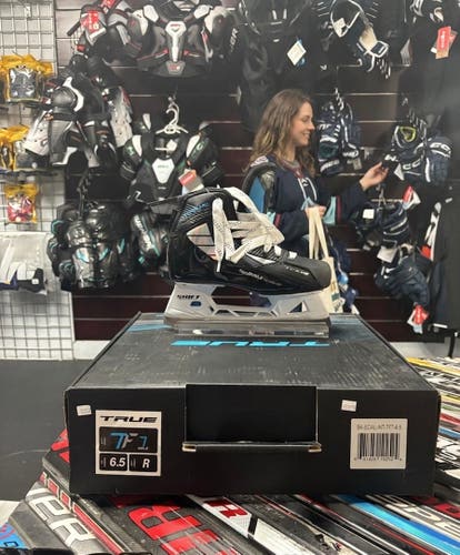 2021 True TF7 Hockey Goalie Skates Regular Width 6.5 (New)