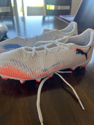 White Men's Size M 8.0 (W 9.0) Puma Future Molded Cleats Cleats (Used)