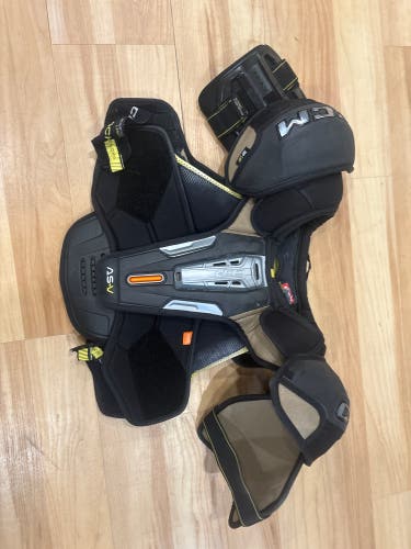 Medium Senior CCM Tacks AS-V Pro Shoulder Pads (Used)