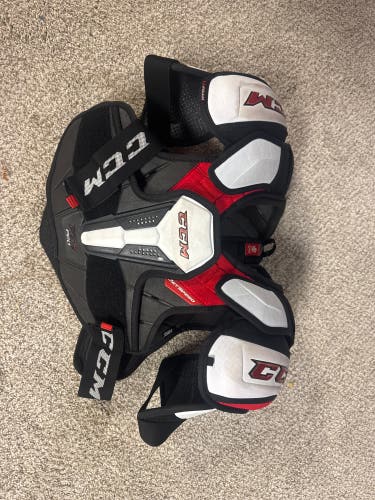 Men's Small Senior CCM JetSpeed FT4 Pro Shoulder Pads (Used)