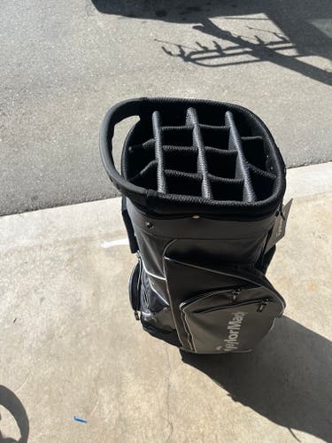 TaylorMade Golf Bag (Like new)