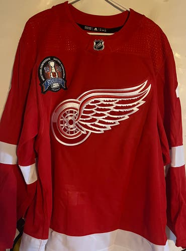 Adidas Detroit Red Wings Gilchrist Size 54 Men's Jersey (New) MIC
