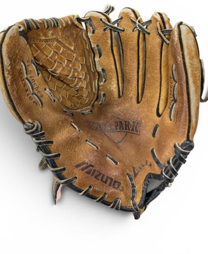 Mizuno RH Infield MMX116 Baseball Glove 11" (Used)