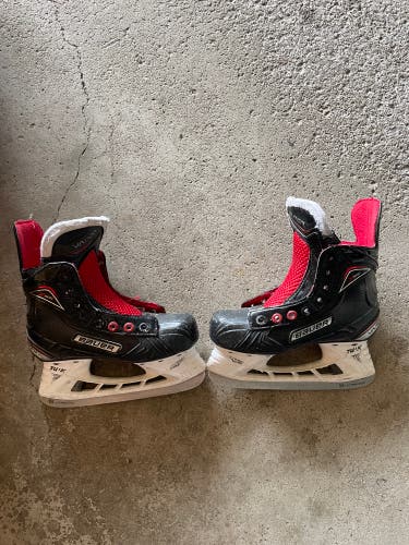 2017 Bauer Vapor X600 Hockey Skates Regular Width Size 1 (Used)