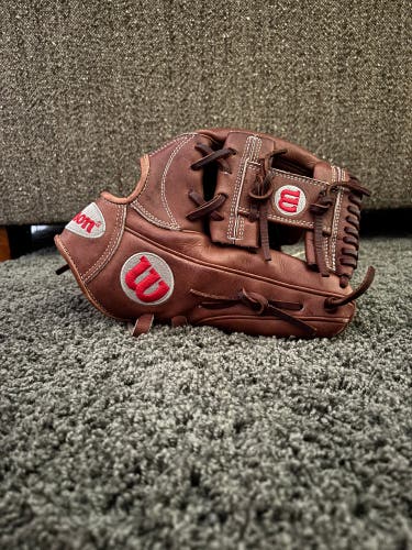 Wilson A2000 1787 11.75” Baseball Glove Brown Right Hand Throw RHT (Used)