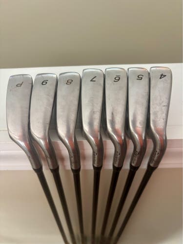 TaylorMade R7 Iron Set 5-PW, AW REAX 55 Graphite Regular Flex RH