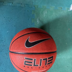Nike Basketball elite all court used once(New)