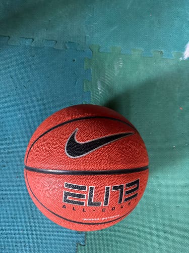 Nike Basketball elite all court used once(New)