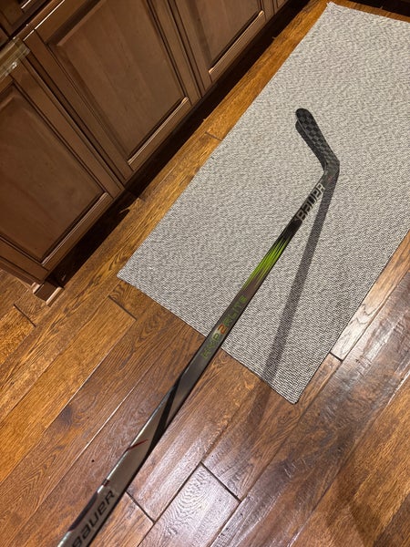 Senior Bauer Vapor Hyperlite 2 Left Hand Hockey Stick P92 77 Flex (Used)