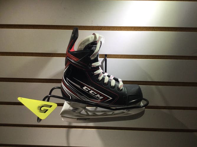 CCM JetSpeed Youth Hockey Skates Regular Width 11 (Used)