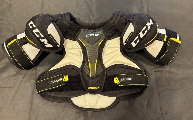 Small Junior CCM Tacks Shoulder Pads (Used)