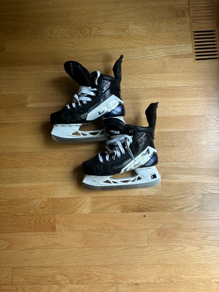 White/Blue 2023 CCM JetSpeed FT6 Pro Hockey Skates Regular Width 5 (Used)