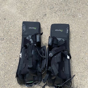 30" Vaughn Slr3 Goalie Leg Pads (Used)