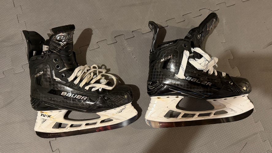Black 2022 Bauer Supreme Mach Hockey Skates Regular Width Pro Stock 9 (Used) with Steel