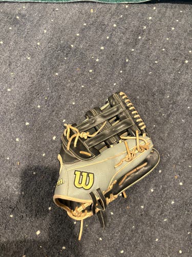 2022 Wilson A2000 RH Outfield Baseball Glove 12.75" (Used)