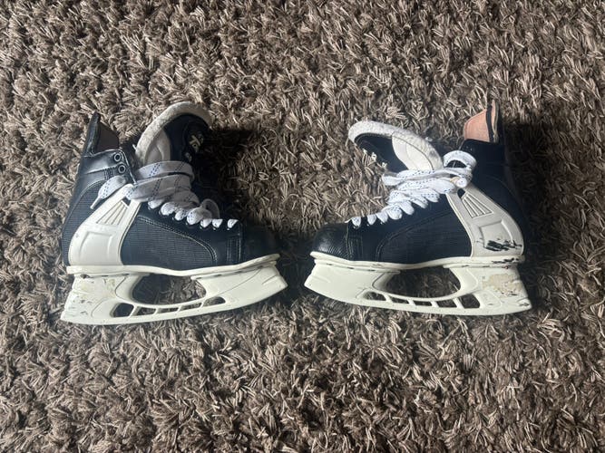 1998 CCM VakuTacks Hockey Skates Regular Width 8 (Used)
