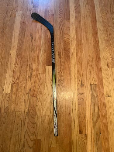 Youth Bauer Vapor Hyperlite 2 Left Hand Hockey Stick P92 Less Than 30 Flex (Used)