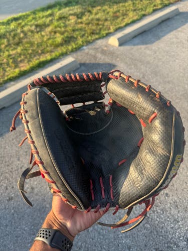 Wilson A2000 RH Catcher's Baseball Glove 33.5" (Used)